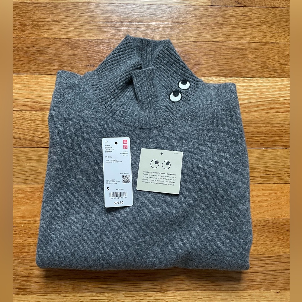 Uniqlo x Anya Hindmarch collab. 100% cashmere sweater in gray.
